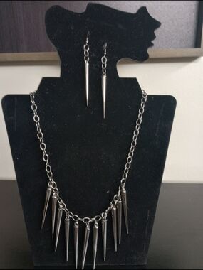 Silver Spike Pendant Necklace and Earring Set